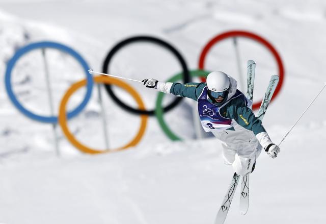 (260212) -- LIVIGNO, Feb. 12, 2026 (Xinhua) -- Jackson Harvey of Australia competes during the freestyle skiing men's moguls qualification at the Milan-Cortina 2026 Olympic Winter Games in Livigno, Italy, Feb. 12, 2026. (Xinhua/Wang Peng)