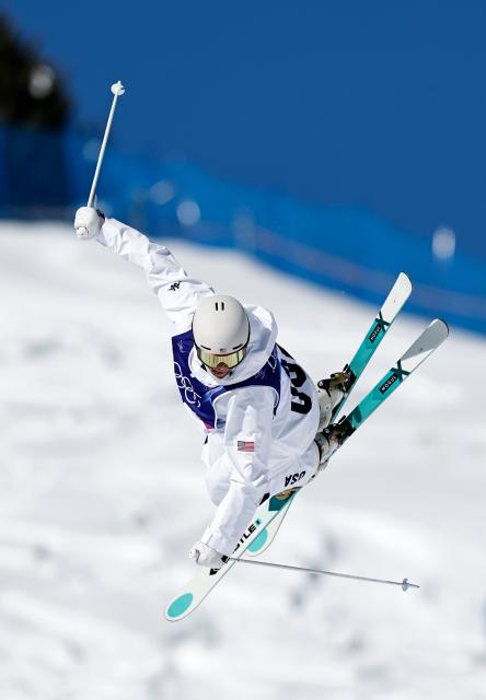 (260212) -- LIVIGNO, Feb. 12, 2026 (Xinhua) -- Charlie Mickel of the United States competes during the freestyle skiing men's moguls qualification at the Milan-Cortina 2026 Olympic Winter Games in Livigno, Italy, Feb. 12, 2026. (Xinhua/Wang Peng)