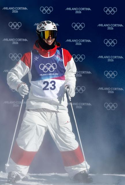 (260212) -- LIVIGNO, Feb. 12, 2026 (Xinhua) -- Elliot Vaillancourt of Canada reacts during the freestyle skiing men's moguls qualification at the Milan-Cortina 2026 Olympic Winter Games in Livigno, Italy, Feb. 12, 2026. (Xinhua/Wang Peng)