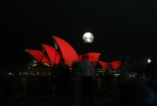 (260212) -- SYDNEY, Feb. 12, 2026 (Xinhua) -- This photo taken on Feb. 12, 2026 shows the Opera House lit up in red to celebrate the upcoming Chinese New Year in Sydney, Australia. (Xinhua/Ma Ping)