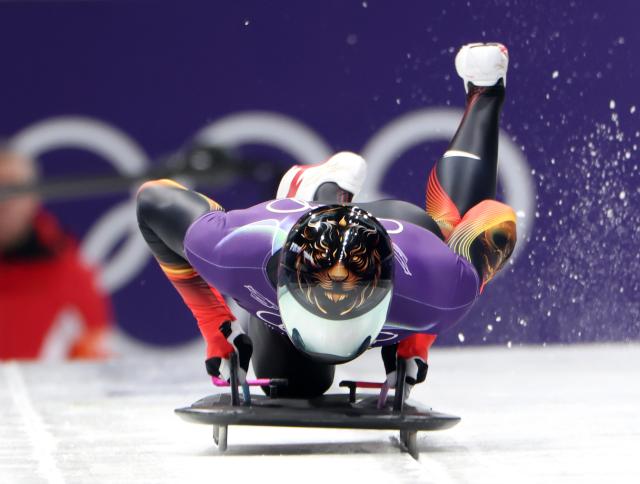 (260212) -- CORTINA D'AMPEZZO, Feb. 12, 2026 (Xinhua) -- Lin Qinwen of China competes during the skeleton men heat at the 2026 Milan-Cortina Winter Olympics in Cortina D'Ampezzo, Italy, Feb. 12, 2026. (Xinhua/Ding Xu)