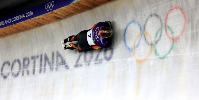 (260212) -- CORTINA D'AMPEZZO, Feb. 12, 2026 (Xinhua) -- Chen Wenhao of China competes during the skeleton men heat at the 2026 Milan-Cortina Winter Olympics in Cortina D'Ampezzo, Italy, Feb. 12, 2026. (Xinhua/Ding Xu)
