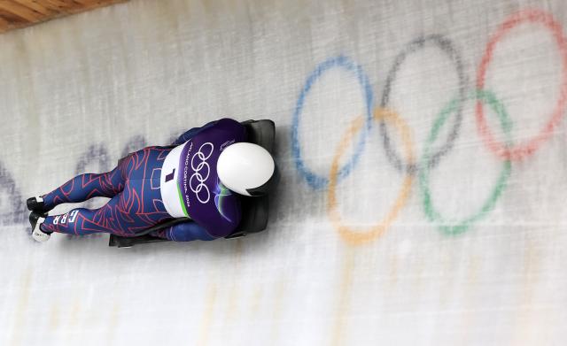 (260212) -- CORTINA D'AMPEZZO, Feb. 12, 2026 (Xinhua) -- Matt Weston of Britain competes during the skeleton men heat at the 2026 Milan-Cortina Winter Olympics in Cortina D'Ampezzo, Italy, Feb. 12, 2026. (Xinhua/Ding Xu)