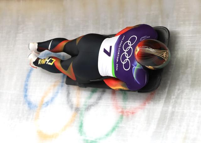 (260212) -- CORTINA D'AMPEZZO, Feb. 12, 2026 (Xinhua) -- Chen Wenhao of China competes during the skeleton men heat at the 2026 Milan-Cortina Winter Olympics in Cortina D'Ampezzo, Italy, Feb. 12, 2026. (Xinhua/Ding Xu)