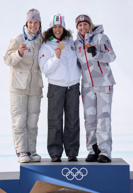 (260212) -- CORTINA D'AMPEZZO, Feb. 12, 2026 (Xinhua) -- Gold medalist Federica Brignone (C) of Italy, silver medalist Romane Miradoli (L) of France and bronze medalist Cornelia Huetter of Austria pose during the awarding ceremony for the alpine skiing women's Super-G at the 2026 Milan-Cortina Winter Olympics in Cortina D'Ampezzo, Italy, Feb. 12, 2026. (Xinhua/Fei Maohua)