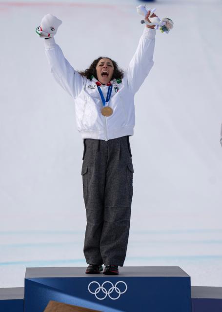 (260212) -- CORTINA D'AMPEZZO, Feb. 12, 2026 (Xinhua) -- Gold medalist Federica Brignone of Italy celebrates during the awarding ceremony for the alpine skiing women's Super-G at the 2026 Milan-Cortina Winter Olympics in Cortina D'Ampezzo, Italy, Feb. 12, 2026. (Xinhua/Fei Maohua)