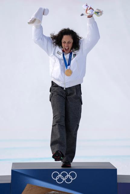 (260212) -- CORTINA D'AMPEZZO, Feb. 12, 2026 (Xinhua) -- Gold medalist Federica Brignone of Italy celebrates during the awarding ceremony for the alpine skiing women's Super-G at the 2026 Milan-Cortina Winter Olympics in Cortina D'Ampezzo, Italy, Feb. 12, 2026. (Xinhua/Fei Maohua)
