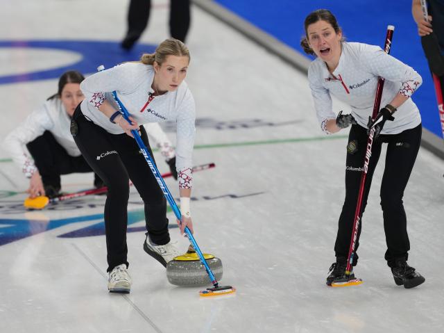 (260212) -- CORTINA D'AMPEZZO, Feb. 12, 2026 (Xinhua) -- Taylor Anderson-Heide (L) and Tara Peterson of the United States compete during the curling women round robin session 1 match between the United States and South Korea at the 2026 Milan-Cortina Winter Olympics in Cortina D'Ampezzo, Italy, Feb. 12, 2026. (Xinhua/Li Gang)