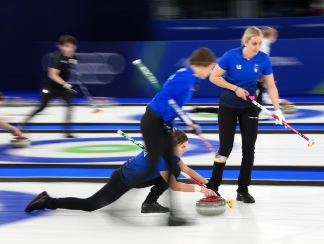 (260212) -- CORTINA D'AMPEZZO, Feb. 12, 2026 (Xinhua) -- Marta Lo Deserto (bottom) of Italy competes during the curling women round robin session 1 match between Italy and Switzerland at the 2026 Milan-Cortina Winter Olympics in Cortina D'Ampezzo, Italy, Feb. 12, 2026. (Xinhua/Li Gang)