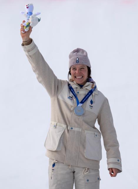 (260212) -- CORTINA D'AMPEZZO, Feb. 12, 2026 (Xinhua) -- Silver medalist Romane Miradoli of France reacts during the awarding ceremony for the alpine skiing women's Super-G at the 2026 Milan-Cortina Winter Olympics in Cortina D'Ampezzo, Italy, Feb. 12, 2026. (Xinhua/Fei Maohua)