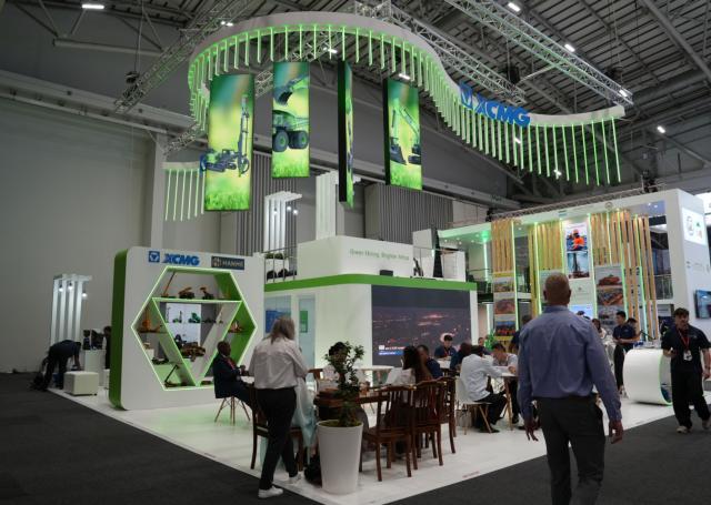 (260212) -- CAPE TOWN, Feb. 12, 2026 (Xinhua) -- People visit a Chinese company's booth at the mining exhibition of the Investing in African Mining Indaba 2026 in Cape Town, South Africa, Feb. 9, 2026. China-Africa cooperation can accelerate the technological transformation of Africa's mining sector, representatives of Chinese and international firms at the Investing in African Mining Indaba 2026 in Cape Town have said, citing Chinese expertise, green solutions and industrial partnerships as key enablers.
   TO GO WITH "Roundup: China-Africa cooperation can speed up African mining tech transformation: Indaba delegates" (Xinhua/Wang Lei)