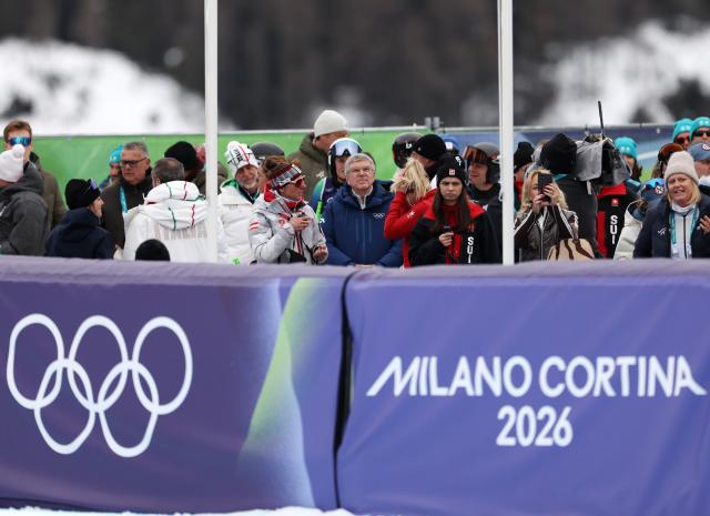 (260212) -- CORTINA D'AMPEZZO, Feb. 12, 2026 (Xinhua) -- Former IOC president Thomas Bach (C) watches the alpine skiing women's Super-G at the 2026 Milan-Cortina Winter Olympics in Cortina D'Ampezzo, Italy, Feb. 12, 2026. (Xinhua/Zhang Chenlin)