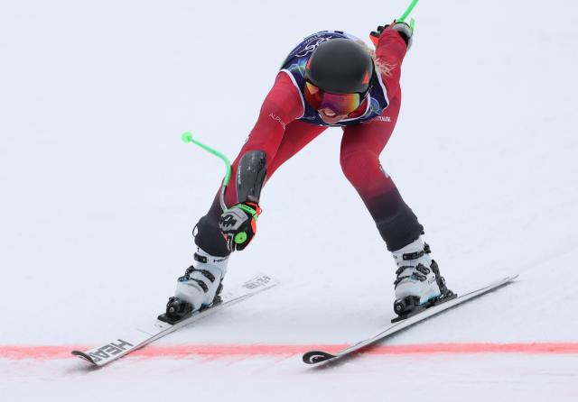 (260212) -- CORTINA D'AMPEZZO, Feb. 12, 2026 (Xinhua) -- Cornelia Huetter of Austria crosses the finish line during the alpine skiing women's Super-G at the 2026 Milan-Cortina Winter Olympics in Cortina D'Ampezzo, Italy, Feb. 12, 2026. (Xinhua/Zhang Chenlin)
