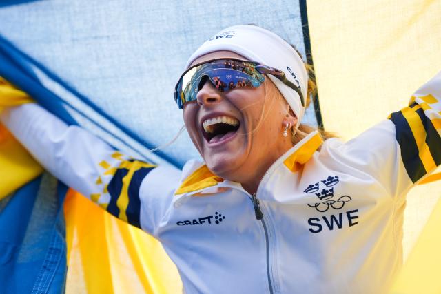 (260212) -- TESERO, Feb. 12, 2026 (Xinhua) -- Frida Karlsson of Sweden reacts after the Cross-Country Skiing Women's 10km Interval Start Free at the Milano Cortina 2026 Olympic Winter Games in Tesero, Italy, Feb. 12, 2026. (Xinhua/Peng Ziyang)