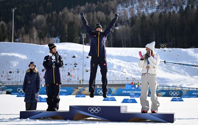 (260212) -- TESERO, Feb. 12, 2026 (Xinhua) -- Frida Karlsson (2nd R) of Sweden celebrates during the awarding ceremony of the cross-country skiing women's 10km interval start free match at the Milan-Cortina 2026 Olympic Winter Games in Tesero, Italy, Feb. 12, 2026. (Xinhua/He Canling)
