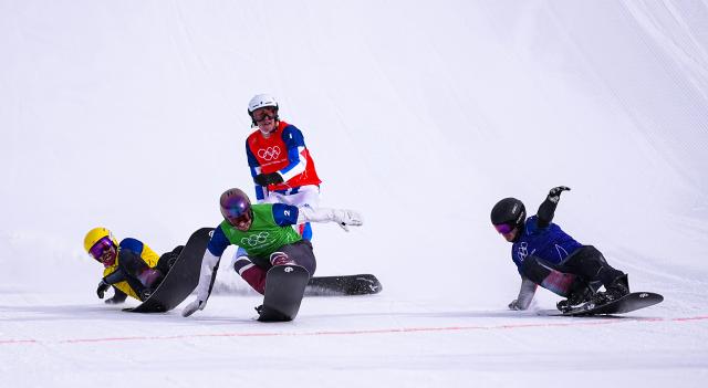 (260212) -- LIVIGNO, Feb. 12, 2026 (Xinhua) -- Jakob Dusek of Austria, Eliot Grondin of Canada, Aidan Chollet of France, Alessandro Haemmerle of Austria (L to R) pass the finish line during the snowboard men's cross final at the Milan-Cortina 2026 Olympic Winter Games in Livigno, Italy, Feb. 12, 2026. (Xinhua/Wu Huiwo)
