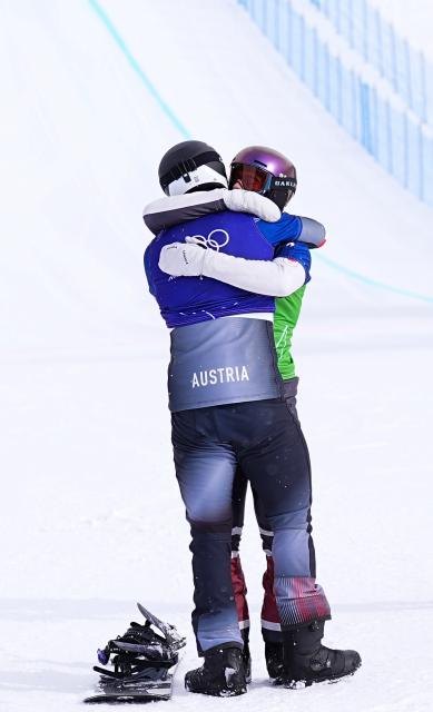 (260212) -- LIVIGNO, Feb. 12, 2026 (Xinhua) -- Alessandro Haemmerle (L) of Austria hugs with Jakob Dusek of Austria after the snowboard men's cross final at the Milan-Cortina 2026 Olympic Winter Games in Livigno, Italy, Feb. 12, 2026. (Xinhua/Wu Huiwo)