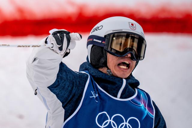 (260212) -- LIVIGNO, Feb. 12, 2026 (Xinhua) -- Bronze medalist Horishima Ikuma of Japan celebrates after the freestyle skiing men's moguls match at the Milan-Cortina 2026 Olympic Winter Games in Livigno, Italy, Feb. 12, 2026. (Xinhua/Hu Chao)
