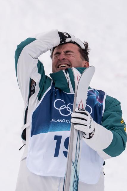 (260212) -- LIVIGNO, Feb. 12, 2026 (Xinhua) -- Gold medalist Cooper Woods of Australia celebrates after the freestyle skiing men's moguls match at the Milan-Cortina 2026 Olympic Winter Games in Livigno, Italy, Feb. 12, 2026. (Xinhua/Hu Chao)