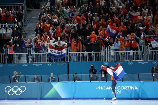 (260212) -- MILAN, Feb. 12, 2026 (Xinhua) -- Merel Conijn of the Netherlands celebrates after the speed skating women's 5000m final at the Milan-Cortina 2026 Olympic Winter Games in Milan, Italy, Feb. 12, 2026. (Xinhua/Li Jing)