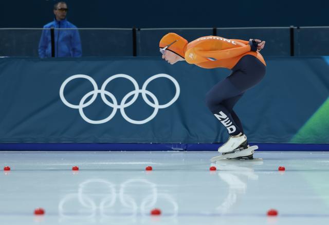 (260212) -- MILAN, Feb. 12, 2026 (Xinhua) -- Merel Conijn of the Netherlands competes during the speed skating women's 5000m final at the Milan-Cortina 2026 Olympic Winter Games in Milan, Italy, Feb. 12, 2026. (Xinhua/Li Jing)