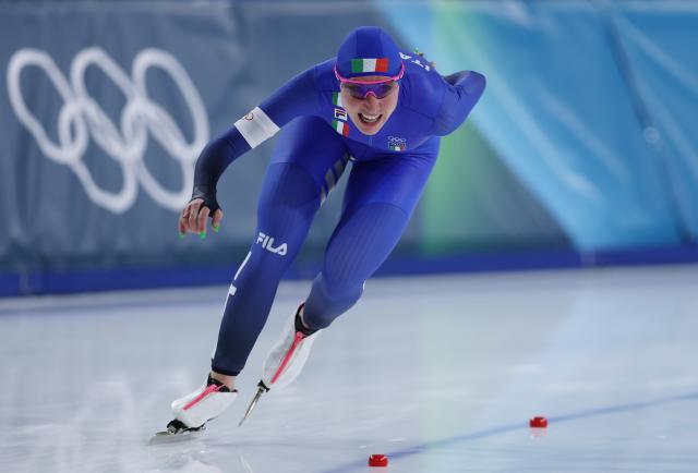 (260212) -- MILAN, Feb. 12, 2026 (Xinhua) -- Francesca Lollobrigida of Italy competes during the speed skating women's 5000m final at the Milan-Cortina 2026 Olympic Winter Games in Milan, Italy, Feb. 12, 2026. (Xinhua/Du Xiaoyi)