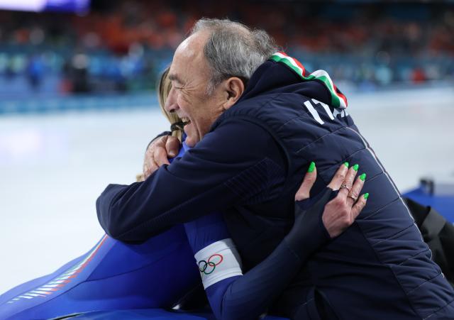 (260212) -- MILAN, Feb. 12, 2026 (Xinhua) -- Francesca Lollobrigida (L) of Italy celebrates with her coach after the speed skating women's 5000m final at the Milan-Cortina 2026 Olympic Winter Games in Milan, Italy, Feb. 12, 2026. (Xinhua/Du Xiaoyi)