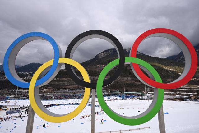 (260212) -- TESERO, Feb. 12, 2026 (Xinhua) -- Athletes compete during the cross-country skiing women's 10km interval start free match at the Milan-Cortina 2026 Olympic Winter Games in Tesero, Italy, Feb. 12, 2026. (Xinhua/He Canling)
