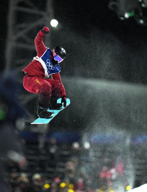 (260212) -- LIVIGNO, Feb. 12, 2026 (Xinhua) -- Cai Xuetong of China competes during the women's snowboard halfpipe final at the Milan-Cortina 2026 Olympic Winter Games in Livigno, Italy, Feb. 12, 2026. (Xinhua/Xia Yifang)