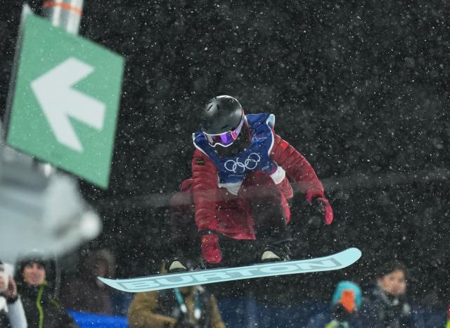 (260212) -- LIVIGNO, Feb. 12, 2026 (Xinhua) -- Cai Xuetong of China competes during the women's snowboard halfpipe final at the Milan-Cortina 2026 Olympic Winter Games in Livigno, Italy, Feb. 12, 2026. (Xinhua/Xia Yifang)