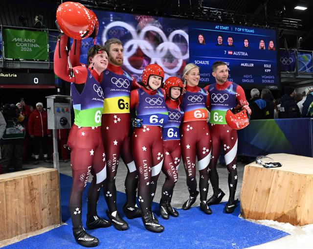 (260212) -- CORTINA D'AMPEZZO, Feb. 12, 2026 (Xinhua) -- Athletes of Latvia pose for a photo after the luge team relay match at the Milan-Cortina 2026 Olympic Winter Games in Cortina, Italy, Feb. 12, 2026. (Xinhua/Lian Yi)