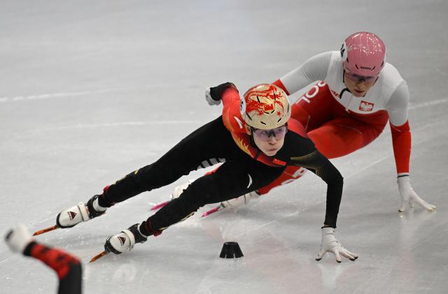 (260212) -- MILAN, Feb. 12, 2026 (Xinhua) -- Fan Kexin (L) of China competes during the short track speed skating women's 500m quarterfinals at the Milan-Cortina 2026 Olympic Winter Games in Milan, Italy, Feb. 12, 2026. (Xinhua/Cheng Min)