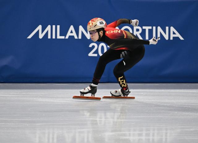 (260212) -- MILAN, Feb. 12, 2026 (Xinhua) -- Fan Kexin of China competes during the short track speed skating women's 500m quarterfinals at the Milan-Cortina 2026 Olympic Winter Games in Milan, Italy, Feb. 12, 2026. (Xinhua/Cheng Min)