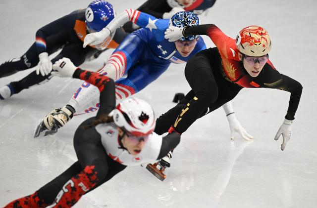 (260212) -- MILAN, Feb. 12, 2026 (Xinhua) -- Fan Kexin (1st R) of China competes during the short track speed skating women's 500m final B at the Milan-Cortina 2026 Olympic Winter Games in Milan, Italy, Feb. 12, 2026. (Xinhua/Cheng Min)
