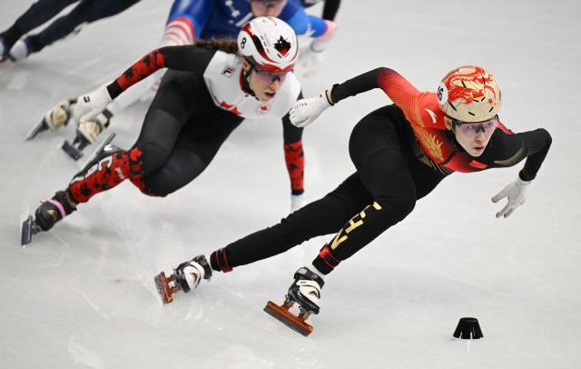(260212) -- MILAN, Feb. 12, 2026 (Xinhua) -- Fan Kexin (R) of China competes during the short track speed skating women's 500m final B at the Milan-Cortina 2026 Olympic Winter Games in Milan, Italy, Feb. 12, 2026. (Xinhua/Cheng Min)