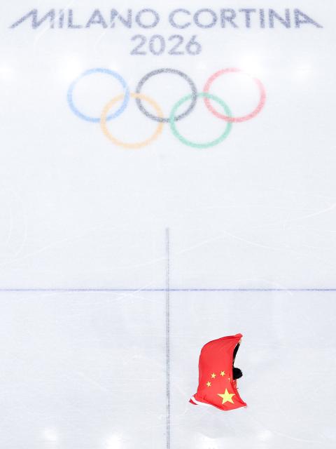 (260212) -- MILAN, Feb. 12, 2026 (Xinhua) -- Sun Long of China celebrates after the short track speed skating men's 1000m final A at the Milan-Cortina 2026 Olympic Winter Games in Milan, Italy, Feb. 12, 2026. (Xinhua/Chen Yichen)