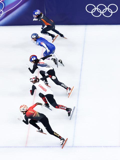 (260212) -- MILAN, Feb. 12, 2026 (Xinhua) -- Fan Kexin (bottom) of China starts during the short track speed skating women's 500m final B at the Milan-Cortina 2026 Olympic Winter Games in Milan, Italy, Feb. 12, 2026. (Xinhua/Chen Yichen)
