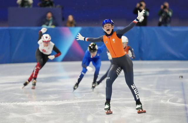 (260212) -- MILAN, Feb. 12, 2026 (Xinhua) -- Xandra Velzeboer (front) of the Netherlands celebrates after the short track speed skating women's 500m final A at the Milan-Cortina 2026 Olympic Winter Games in Milan, Italy, Feb. 12, 2026. (Xinhua/Xue Yuge)