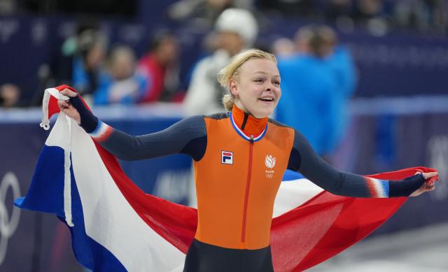 (260212) -- MILAN, Feb. 12, 2026 (Xinhua) -- Xandra Velzeboer of the Netherlands celebrates after the short track speed skating women's 500m final A at the Milan-Cortina 2026 Olympic Winter Games in Milan, Italy, Feb. 12, 2026. (Xinhua/Xue Yuge)