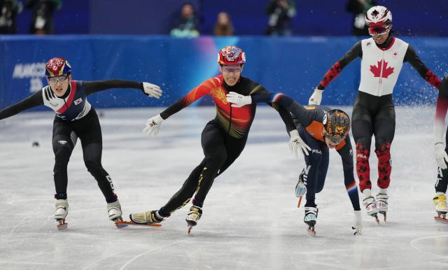 (260212) -- MILAN, Feb. 12, 2026 (Xinhua) -- Sun Long (2nd L) of China competes during the short track speed skating men's 1000m final A at the Milan-Cortina 2026 Olympic Winter Games in Milan, Italy, Feb. 12, 2026. (Xinhua/Xue Yuge)