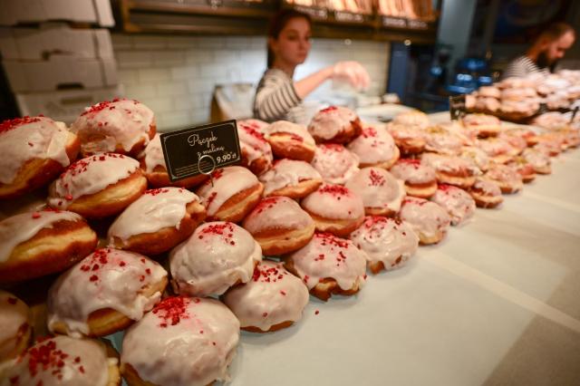 (260212) -- WARSAW, Feb. 12, 2026 (Xinhua) -- Assorted doughnuts are displayed at a pastry shop in Warsaw, Poland on Feb. 12, 2026. People in Poland eat traditional doughnuts on Fat Thursday to mark the last Thursday before the start of Lent. (Photo by Aleksy Witwicki/Xinhua)