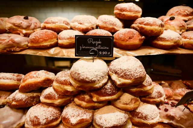 (260212) -- WARSAW, Feb. 12, 2026 (Xinhua) -- Assorted doughnuts are displayed at a pastry shop in Warsaw, Poland on Feb. 12, 2026. People in Poland eat traditional doughnuts on Fat Thursday to mark the last Thursday before the start of Lent. (Photo by Aleksy Witwicki/Xinhua)
