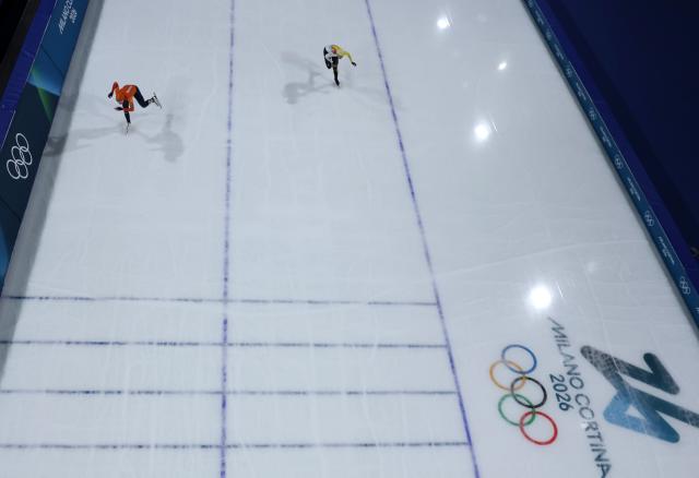 (260213) -- MILAN, Feb. 13, 2026 (Xinhua) -- Merel Conijn (L) of the Netherlands and Sandrine Tas of Belgium compete during the speed skating women's 5000m final at the Milan-Cortina 2026 Olympic Winter Games in Milan, Italy, Feb. 12, 2026. (Xinhua/Du Xiaoyi)