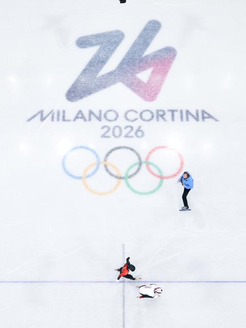 (260213) -- MILAN, Feb. 13, 2026 (Xinhua) -- Liu Shaoang (L) of China competes during the short track speed skating men's 1000m quarterfinal at the Milan-Cortina 2026 Olympic Winter Games in Milan, Italy, Feb. 12, 2026. (Xinhua/Chen Yichen)