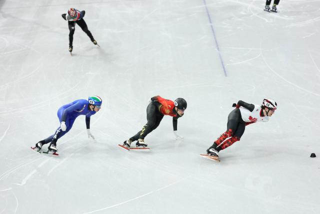 (260213) -- MILAN, Feb. 13, 2026 (Xinhua) -- Liu Shaoang (C) of China competes during the short track speed skating men's 1000m quarterfinal at the Milan-Cortina 2026 Olympic Winter Games in Milan, Italy, Feb. 12, 2026. (Xinhua/Li Ming)