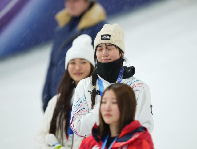 (260213) -- LIVIGNO, Feb. 13, 2026 (Xinhua) -- Choi Gaon (C) of South Korea sheds tears during the awarding ceremony of the women's snowboard halfpipe final at the Milan-Cortina 2026 Olympic Winter Games in Livigno, Italy, Feb. 12, 2026. (Xinhua/Xia Yifang)