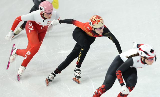 (260213) -- MILAN, Feb. 13, 2026 (Xinhua) -- Fan Kexin (C) of China competes during the short track speed skating women's 500m quarterfinal at the Milan-Cortina 2026 Olympic Winter Games in Milan, Italy, Feb. 12, 2026. (Xinhua/Li Ming)