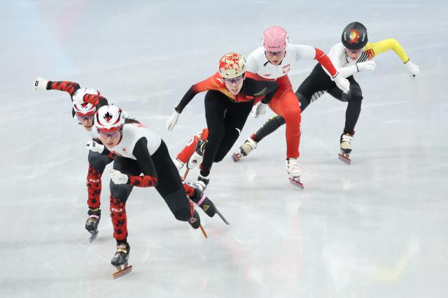 (260213) -- MILAN, Feb. 13, 2026 (Xinhua) -- Fan Kexin (C) of China competes during the short track speed skating women's 500m quarterfinal at the Milan-Cortina 2026 Olympic Winter Games in Milan, Italy, Feb. 12, 2026. (Xinhua/Li Ming)