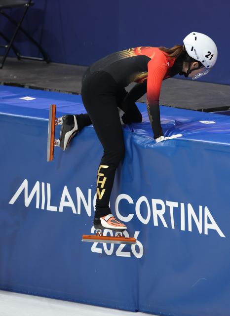 (260213) -- MILAN, Feb. 13, 2026 (Xinhua) -- Zhang Chutong of China leaves the ice during the short track speed skating women's 500m quarterfinal at the Milan-Cortina 2026 Olympic Winter Games in Milan, Italy, Feb. 12, 2026. (Xinhua/Li Ming)