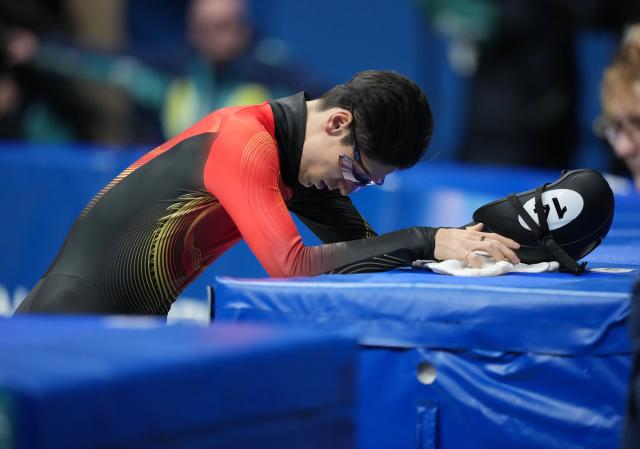 (260213) -- MILAN, Feb. 13, 2026 (Xinhua) -- Liu Shaoang of China reacts after the short track speed skating men's 1000m final B at the Milan-Cortina 2026 Olympic Winter Games in Milan, Italy, Feb. 12, 2026. (Xinhua/Xue Yuge)